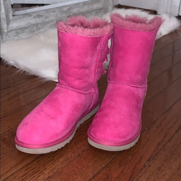 UGG Shoes - Pink Ugg’s with a cute🎀